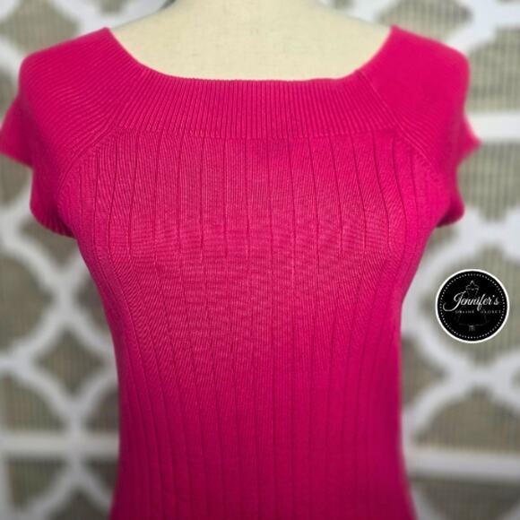Rafaella Fuchsia Ribbed Boat Neckline and Shoulders Sweater Top Size Medium - Picture 4 of 11